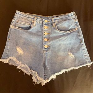 EUC Blank NYC Distressed Denim Shorts // Light Wash/29